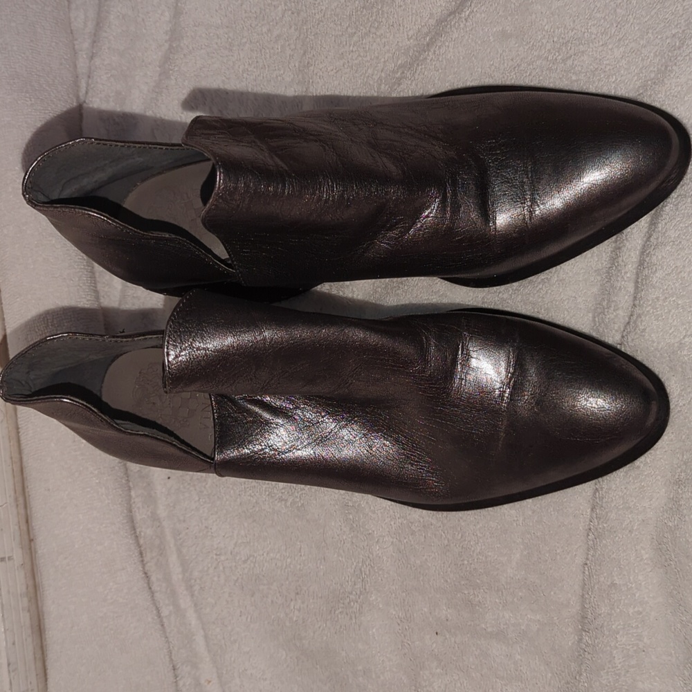 VINCE CAMUTO Petran Silver leather cutout boot Size 8½